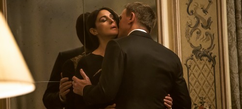 Monica Bellucci encarna a la esposa de un villano que caerá en los brazos de 007 en Spectre