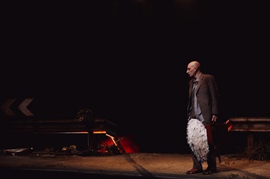 En la imagen el actor Luis Moreno, en un momento de Quitamiedos. Una creación de Kulunka Teatro, escrita y dirigida por Iñaki Rikarte  ©Aitor Matauco
