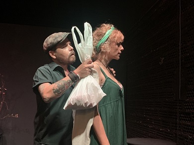 En la imagen los actores Jimmy Barnatán y Eva Higueras, Cliff y Rose En el aire de William Mastrosimone dirigida por Antonio Hortelano Foto de A. Hortelano 