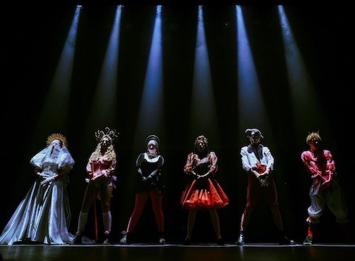 Lauren Gumuccio, Inma Almagro, Paula Ratia de la Gala, Silvana Navas, Juan Maroto y Diego Durán 6 personajes 6 símbolos como en un auto sacramental Solo falta el Diablo. "La esclava del demonio" Una reinterpretación dramática de Esther Berzal Foto ©LuzSoria