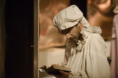 El mago Cotrone -José Gonçalo Pais-, dispuesto para vivir la magia de la noche, como en un cuento Foto ©BrunoRascão.