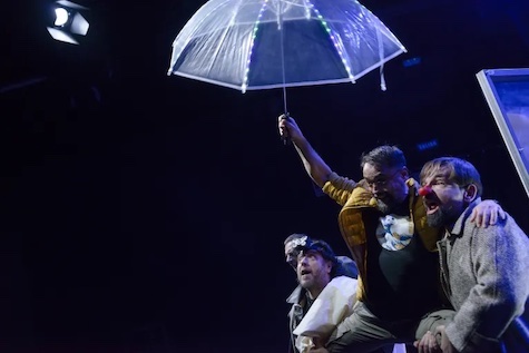 Los habitantes de Scalogna jugando a asustar: Juan Carlos Arráez, Javi Rodenas y Samuel Blanco. ©BrunoRascão.