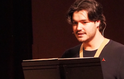 El actor Luis Miguel Pareja, como otro voluntario. Foto ©Miguel Castro Muñiz