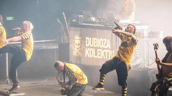 Dubioza Kolektiv llega a España en septiembre 2025 con su mezcla de música balcánica, ska, reggae y hip hop. Descubre fechas y ciudades.