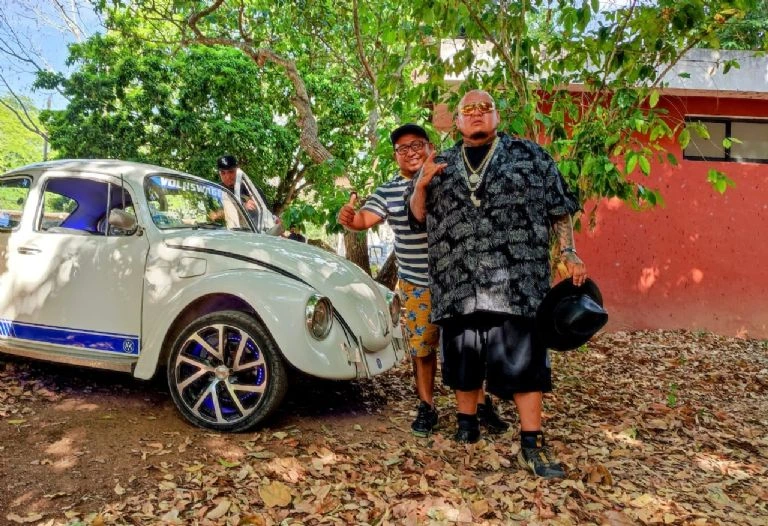 Millonario aterriza en España con su gira Mexa Terrestre. Un recorrido por el rap norteño mexicano, su historia, discos clave y legado junto a Cartel de Santa.